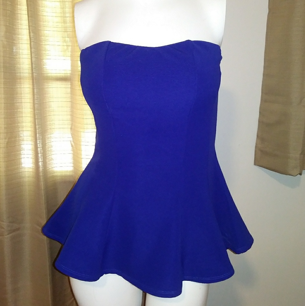 Host Pick 🎉 Strapless Peplum Top